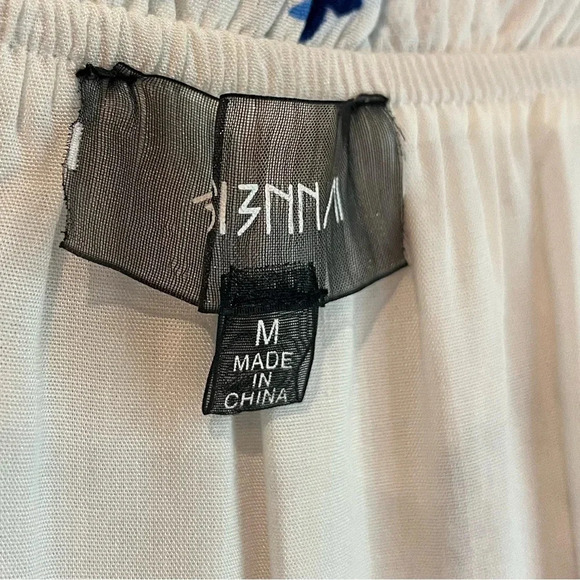 Anthropologie 4SI3NNA Womens white floral dress with buttons and front tie sz M - Picture 4 of 7